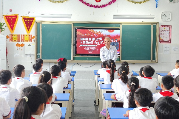 公司開展國(guó)防教育思政課進(jìn)校園活...